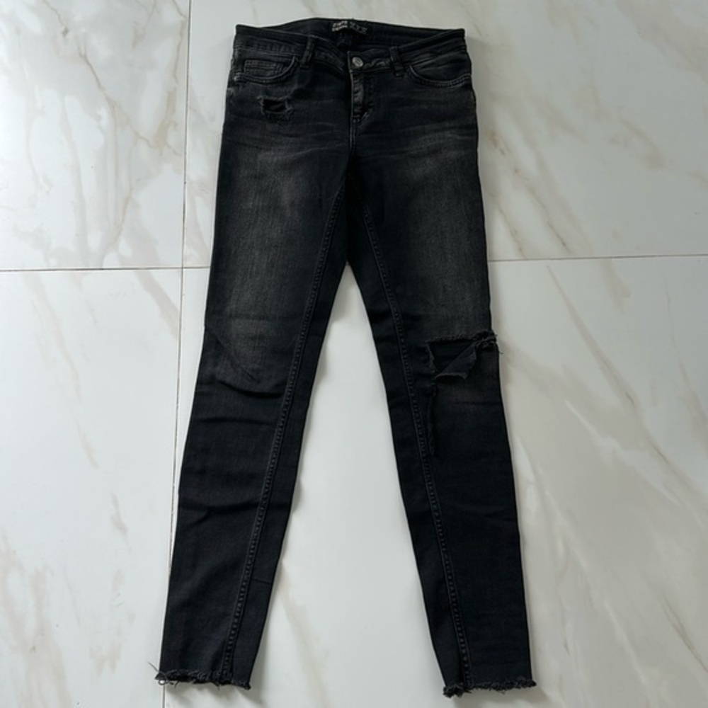 Zara Distressed skinny jeans